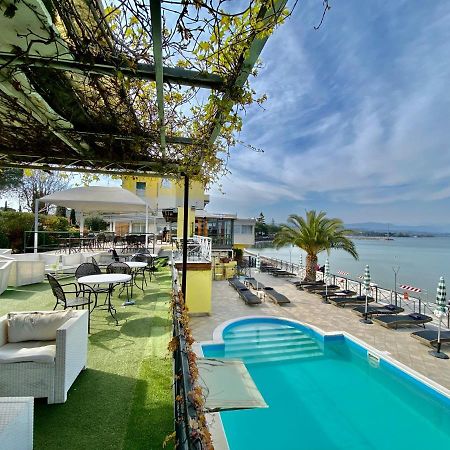 Hotel Estee Desenzano del Garda Bagian luar foto