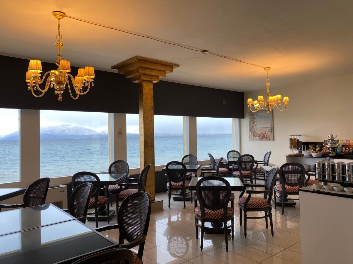 Hotel Estee Desenzano del Garda Bagian luar foto