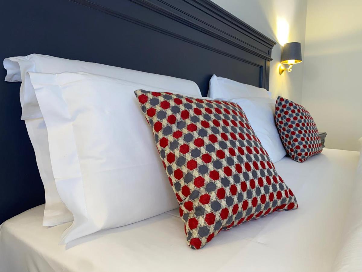 Hotel Estee Desenzano del Garda Bagian luar foto