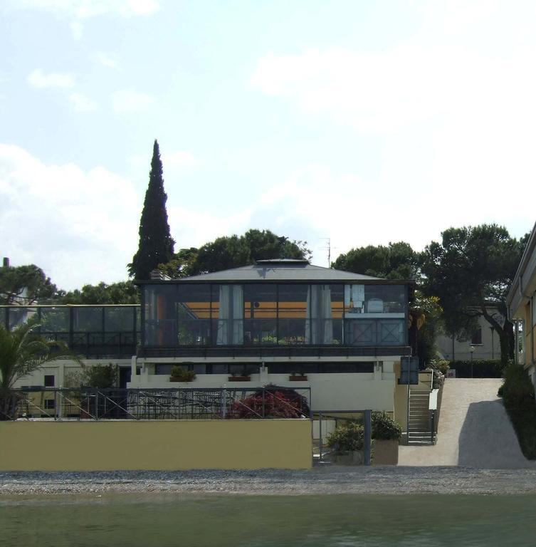 Hotel Estee Desenzano del Garda Bagian luar foto