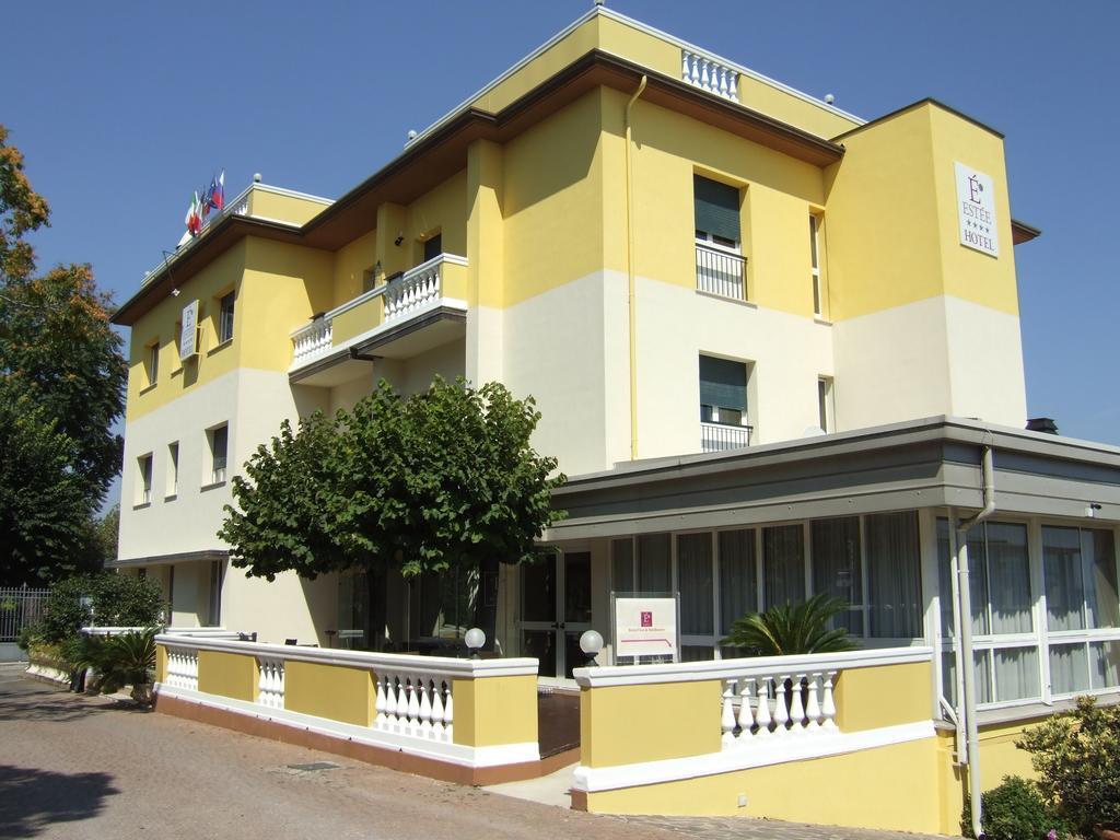 Hotel Estee Desenzano del Garda Bagian luar foto